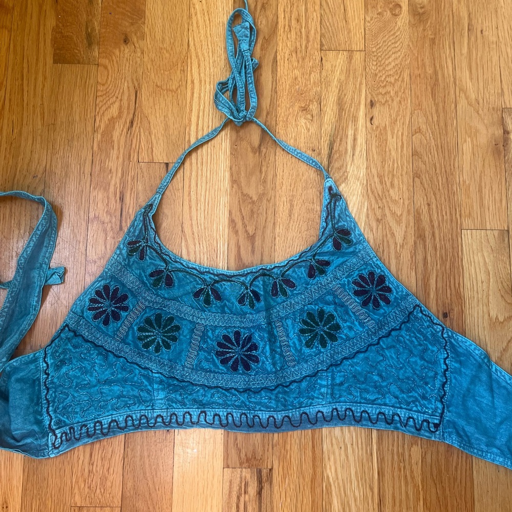 Cute tied halter top!